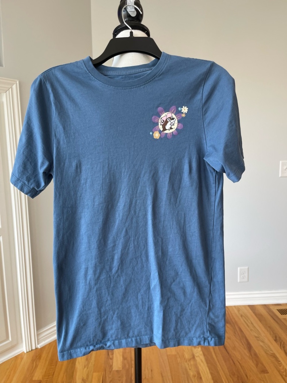 Bucee's size small T shirt EUC floral forest Live Simple Dream Big beaver small - Picture 9 of 10
